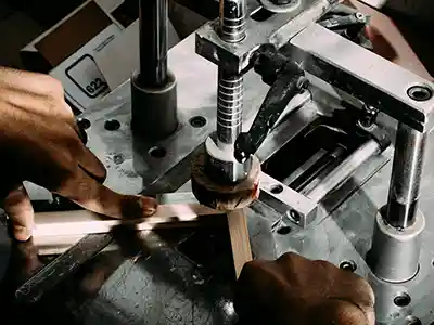 Tooling block with mold cavity and inserts